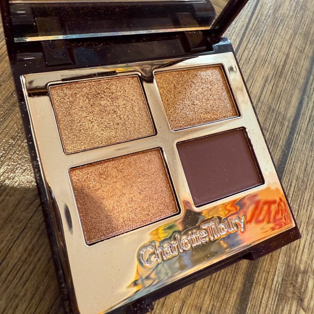 Charlotte Tilbury Luxury Eyeshadow Palette - the queen of glow **USED**